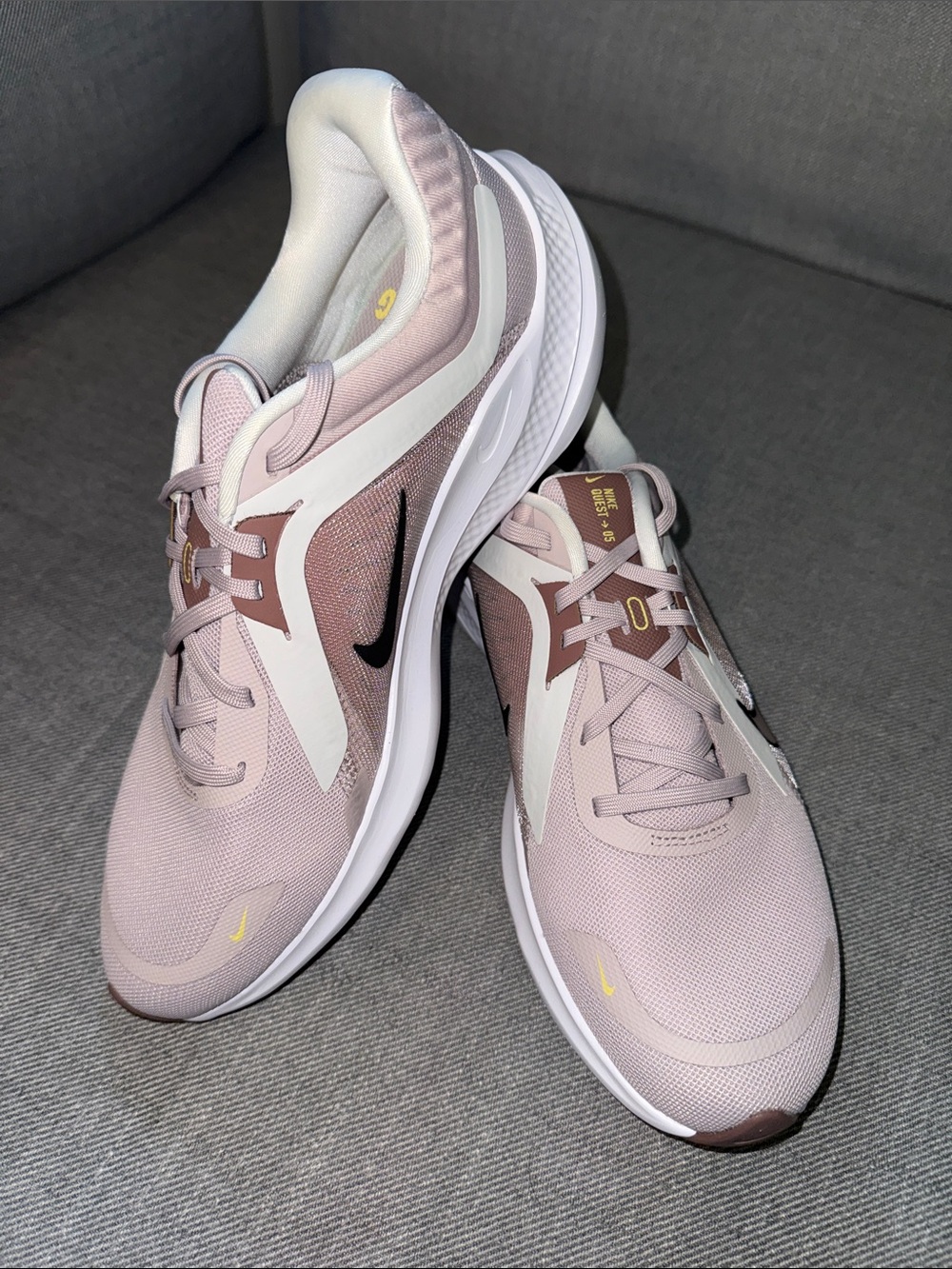 NWOT - Nike Quest —->O5 Athletic Walking Sneakers